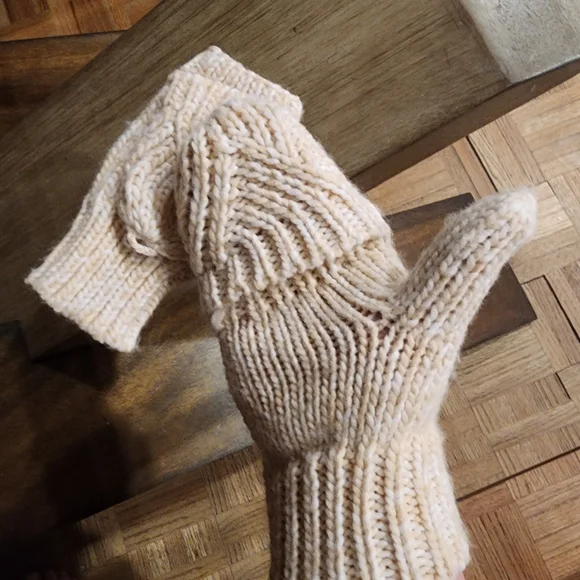 Torrid Cream Knit Gloves, Scarf, Hat Set - Picture 5 of 13